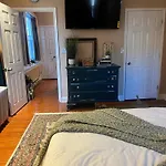 Cozy 1 Bedroom Abode